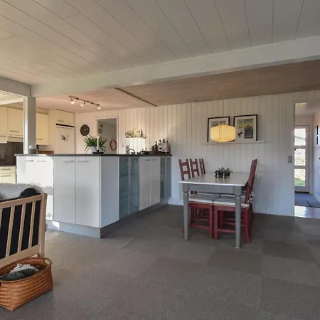 Three-bedroom Holiday In Ebberup Helnæs By